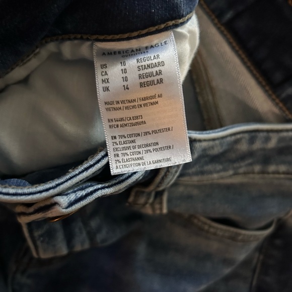 High-Waisted - Picture 2 of 4